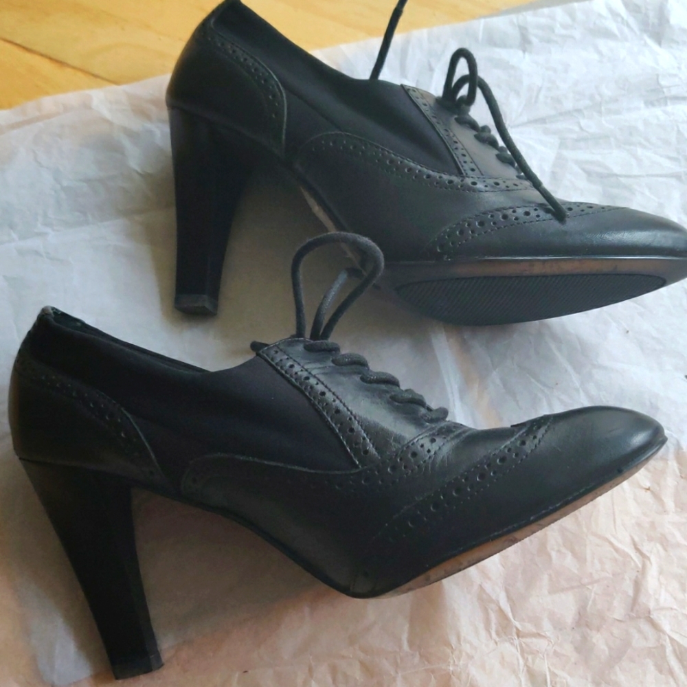 Classic style shoes by Ellen Tracy